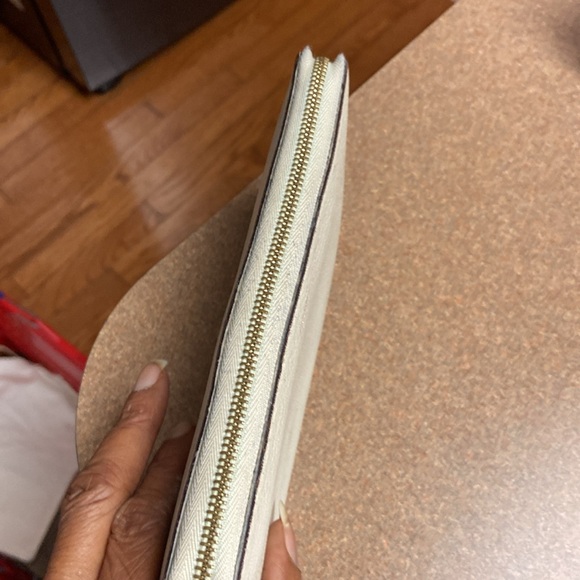 Celine Zippy Wallet - Picture 4 of 15